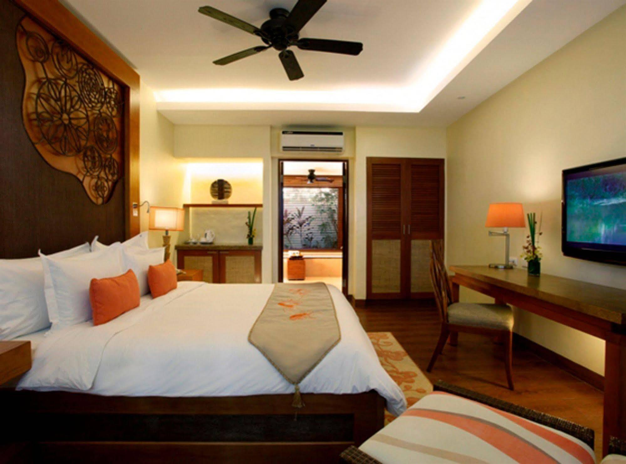 Crimson Resort And Spa - Mactan Island, Cebu Мактан Екстер'єр фото